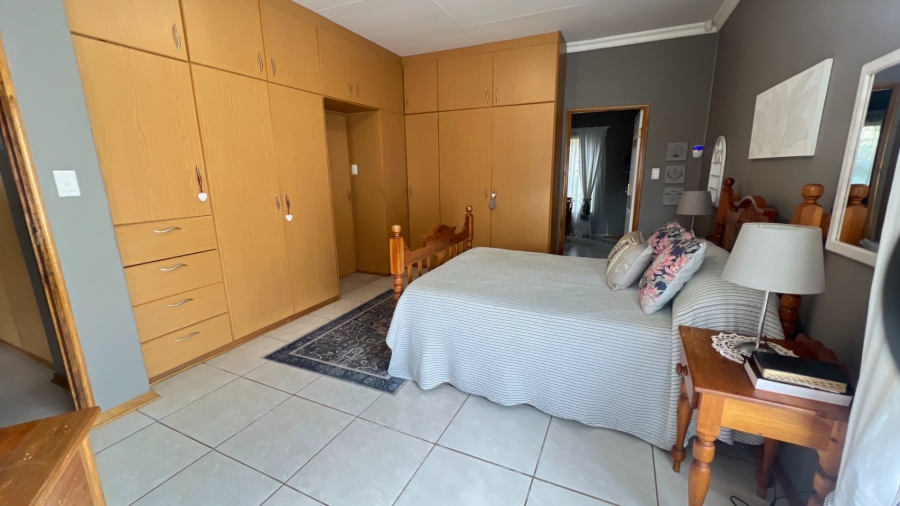 4 Bedroom Property for Sale in Langenhovenpark Free State